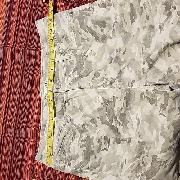 Code Bleu shorts - Picture 5 of 6